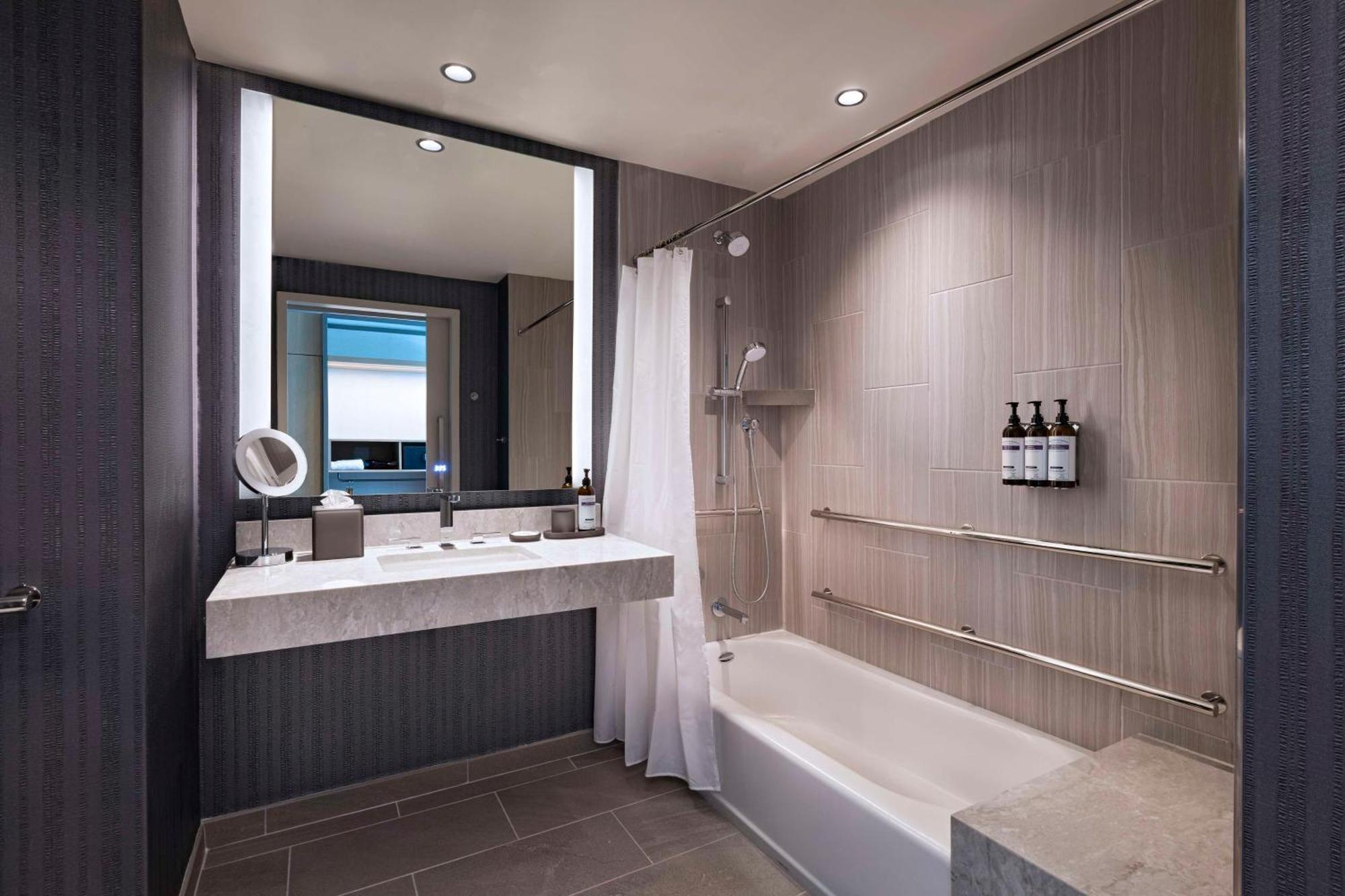 Hyatt Regency Conroe Hotel ภายนอก รูปภาพ